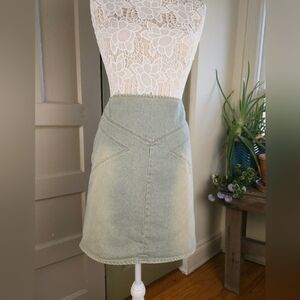 American Eagle Vintage Light Wash Distressed Denim Skirt Talon Zip Women 6